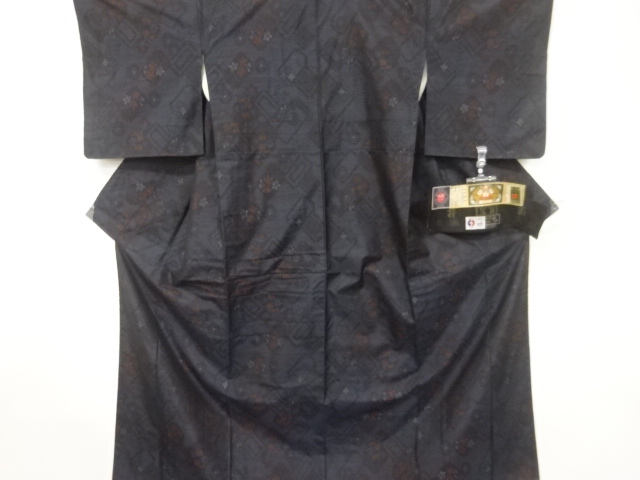 幾何学に花模様織出し本場泥大島紬着物